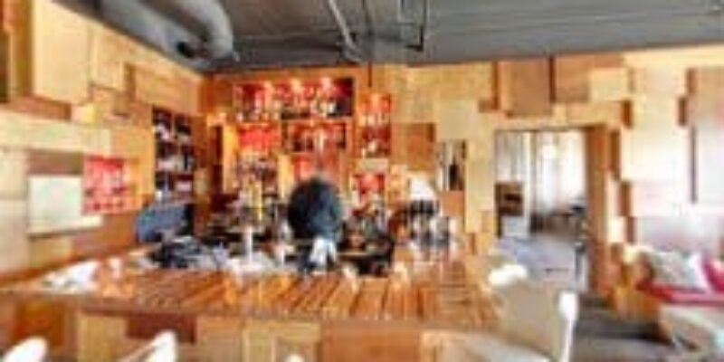 Frank’s Oyster House & Champagne Parlor
