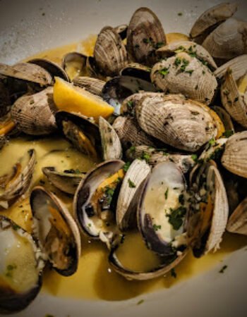 Ivar’s Acres of Clams